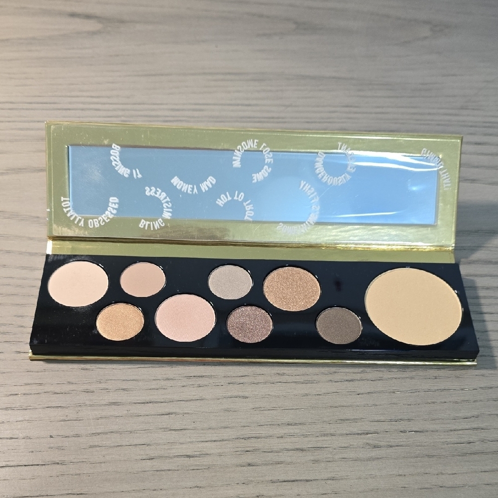 MAC Cosmetics Power Hungry Eyeshadow Palette - Picture 2 of 4